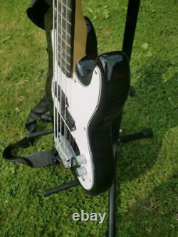 Gear4Music Bass Electric Guitar With Sholder Strap And Bag