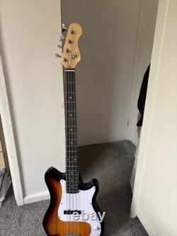 Gear4music 3/4 Bass Guitar with 15W Amp Pack Sunburst