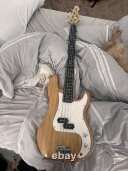 Gear4music Electric Bass Guitar 4-String Full Size, Right-Handed