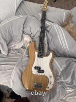 Gear4music Electric Bass Guitar 4-String Full Size, Right-Handed