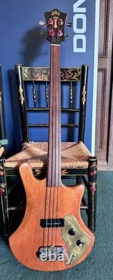 Guild B-301 AF Fretless Bass