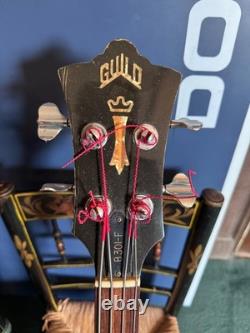 Guild B-301 AF Fretless Bass