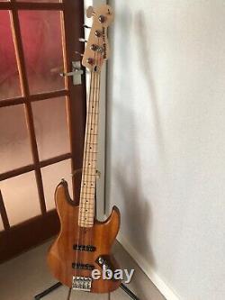Jazz bass warmoth dinky body 4 string with East preamp