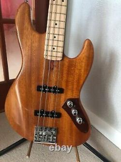 Jazz bass warmoth dinky body 4 string with East preamp