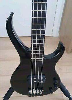 Kramer Disciple D-1 Bass. Excellent Condition. Includes Accessories