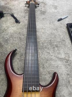 Marcus Miller M7 Bass Guitar Fretless 5 strings mint condition