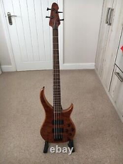 Peavey Cirrus BXP 4 bass guitar