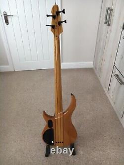 Peavey Cirrus BXP 4 bass guitar