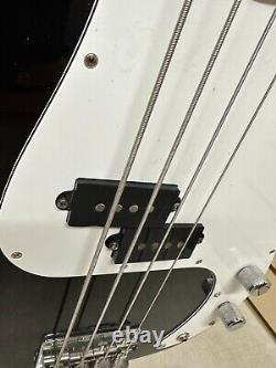 Rockwood Pro Bass Guitar 4 String Right Handed (By Honner)