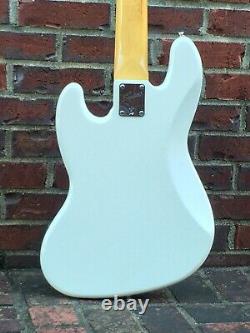 SQUIER VINTAGE MODIFIED JAZZ BASS V 2013 OLYMPIC WHITE 5 String GIGBAG