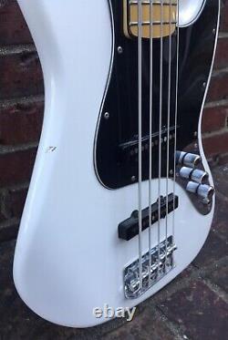 SQUIER VINTAGE MODIFIED JAZZ BASS V 2013 OLYMPIC WHITE 5 String GIGBAG