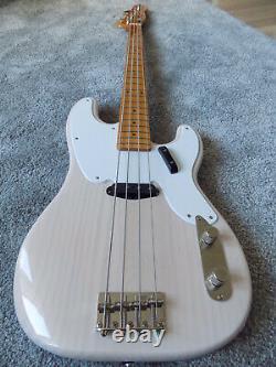 Squier Classic Vibe 50s Precision Bass Guitar in Blonde