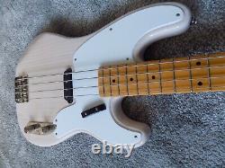 Squier Classic Vibe 50s Precision Bass Guitar in Blonde