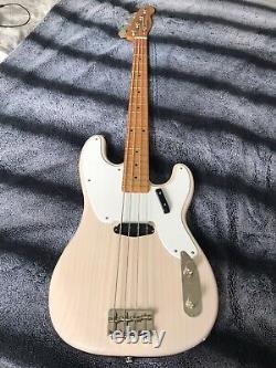 Squier Classic Vibe 50s Precision Bass Guitar in Blonde