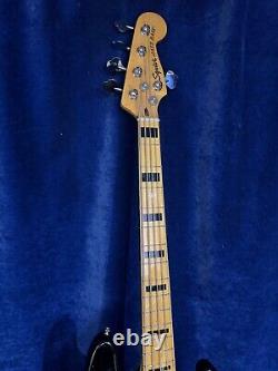 Squier Classic Vibe'70s Five String Jazz Bass Plus Case
