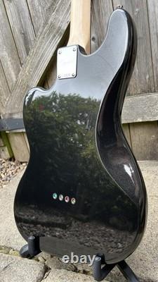 Squier Paranormal Rascal Bass HH, Metallic Black, Poplar Body, Laurel fboard