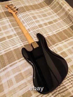 Squier Paranormal Series 54 Jazz Bass Black and Gold