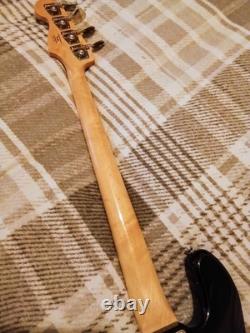 Squier Paranormal Series 54 Jazz Bass Black and Gold