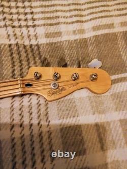 Squier Paranormal Series 54 Jazz Bass Black and Gold