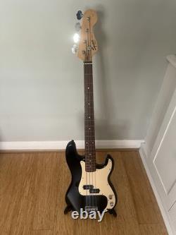 Squier Precision Bass Guitar Affinity Series Black with Gig Bag