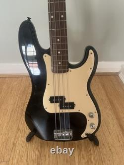 Squier Precision Bass Guitar Affinity Series Black with Gig Bag