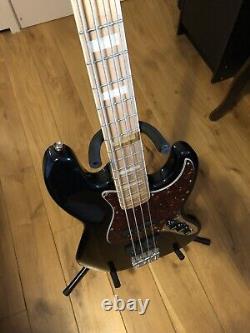 Squier Vintage Modified Jazz Bass'77