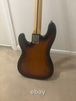 Squier by Fender Classic Vibe Fretless Precision Bass Sunburst with Gig Bag