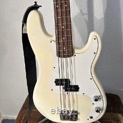 Squire Precision Bass White Squire Bass