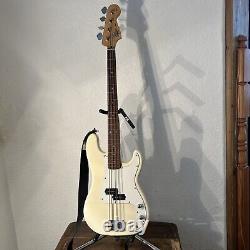 Squire Precision Bass White Squire Bass