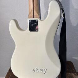 Squire Precision Bass White Squire Bass