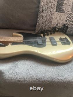Squire contempotary jazz bass gold