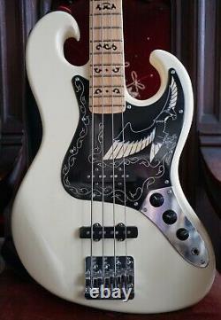 Stunning ultra-rare vintage Antoria Snow Eagle bass. 1978 Great condition