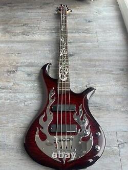 Traben Phoenix Bass Guitar with hardcase (blood red)