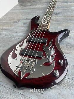 Traben Phoenix Bass Guitar with hardcase (blood red)