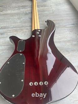 Traben Phoenix Bass Guitar with hardcase (blood red)