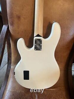 USA Music Man Sub Bass