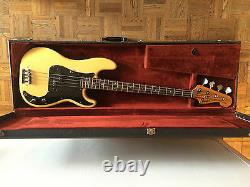 VINTAGE 1974 Fender bass