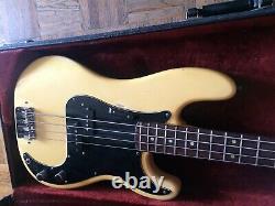 VINTAGE 1974 Fender bass