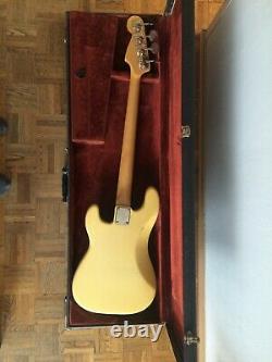 VINTAGE 1974 Fender bass