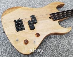 VOX White Shadow 4-string Fretless bass. 1980s. M. I. Japan Original Vox case