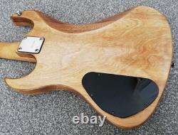 VOX White Shadow 4-string Fretless bass. 1980s. M. I. Japan Original Vox case