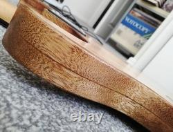 VOX White Shadow 4-string Fretless bass. 1980s. M. I. Japan Original Vox case