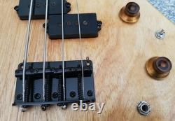 VOX White Shadow 4-string Fretless bass. 1980s. M. I. Japan Original Vox case