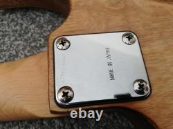 VOX White Shadow 4-string Fretless bass. 1980s. M. I. Japan Original Vox case