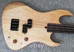 VOX White Shadow 4-string Fretless bass. 1980s. M. I. Japan Original Vox case