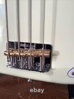 Vintage Bass Guitar V4 Vw White Precise