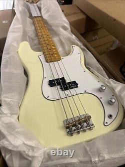 Vintage Guitar (V4 MVW) MAPLE BASS 1/2 RRP