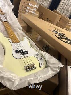 Vintage Guitar (V4 MVW) MAPLE BASS 1/2 RRP