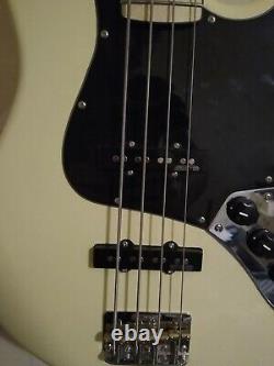 Vintage VJ74 ReIssued Maple Fingerboard Bass Guitar Vintage White