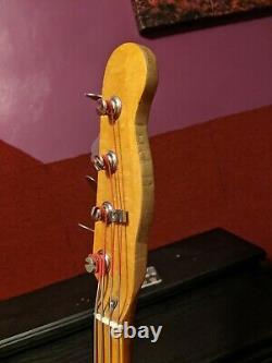 Vintage fretless Bass Guitar with Maple neck